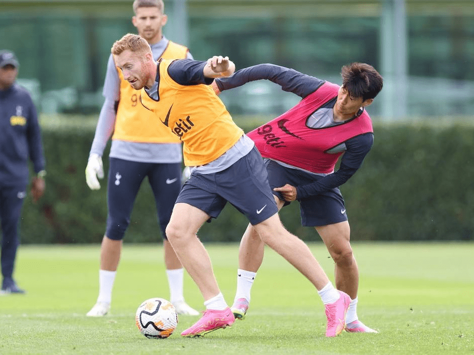 第一段：奥科吉神勇三分，火箭反超（首节：奥科吉三分爆发，火箭实现反超）