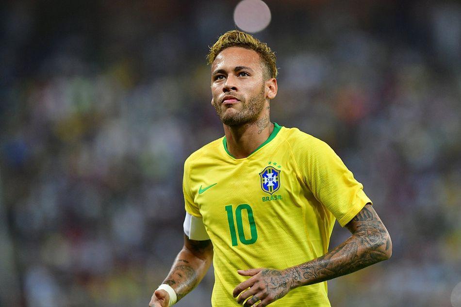 乌迪内斯门将奥克耶开场被直红罚下，此前曾因故意吃牌被调查（乌迪内斯门将奥克耶开场即被直红驱逐，曾因疑似故意领牌接受调查）