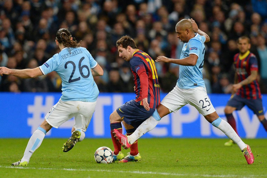 半场： 萨索洛2-1佛罗伦萨，曼德拉戈拉点射，沃尔帕托破门（半场结束，萨索洛2-1领先佛罗伦萨：曼德拉戈拉点球，沃尔帕托建功）