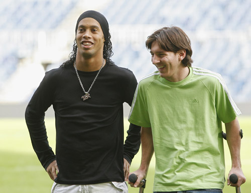 静候足协杯决赛，苏州奥体中心的草皮已换新（迎接足协杯决赛，苏州奥体中心草坪焕新亮相）