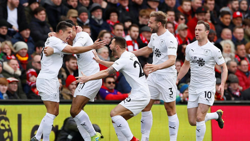 中俄古典式摔跤技术交流 七日切磋共促水平提升（中俄古典式摔跤技术互鉴：七天切磋共进步）