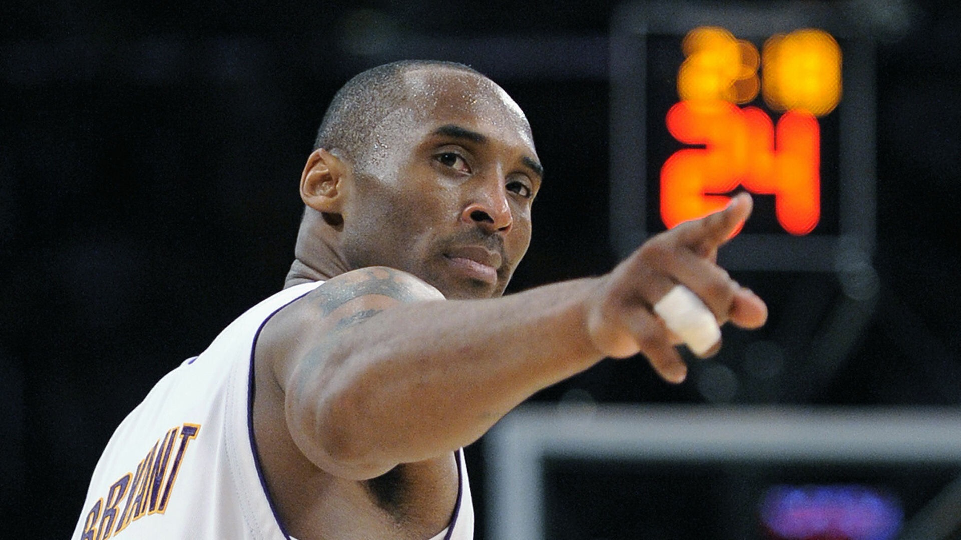 世体：巴舒亚伊因伤无缘对阵巴塞罗那，克瑙夫病愈可复出（世体：巴舒亚伊伤缺战巴萨，克瑙夫伤愈复出）