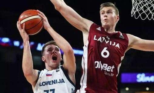 官方：梅西当选美职联年度最有价值球员，为蝉联该奖项第一人（美职联官方宣布：梅西荣膺年度MVP，史上首位实现蝉联）