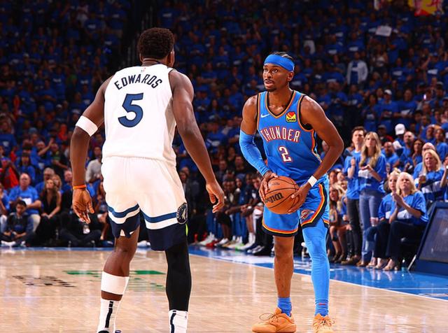 卫报：曼联冬窗不会听取对梅努的报价，仍视其为未来核心（卫报：曼联冬窗无意出售梅努，依然将其视为未来基石）