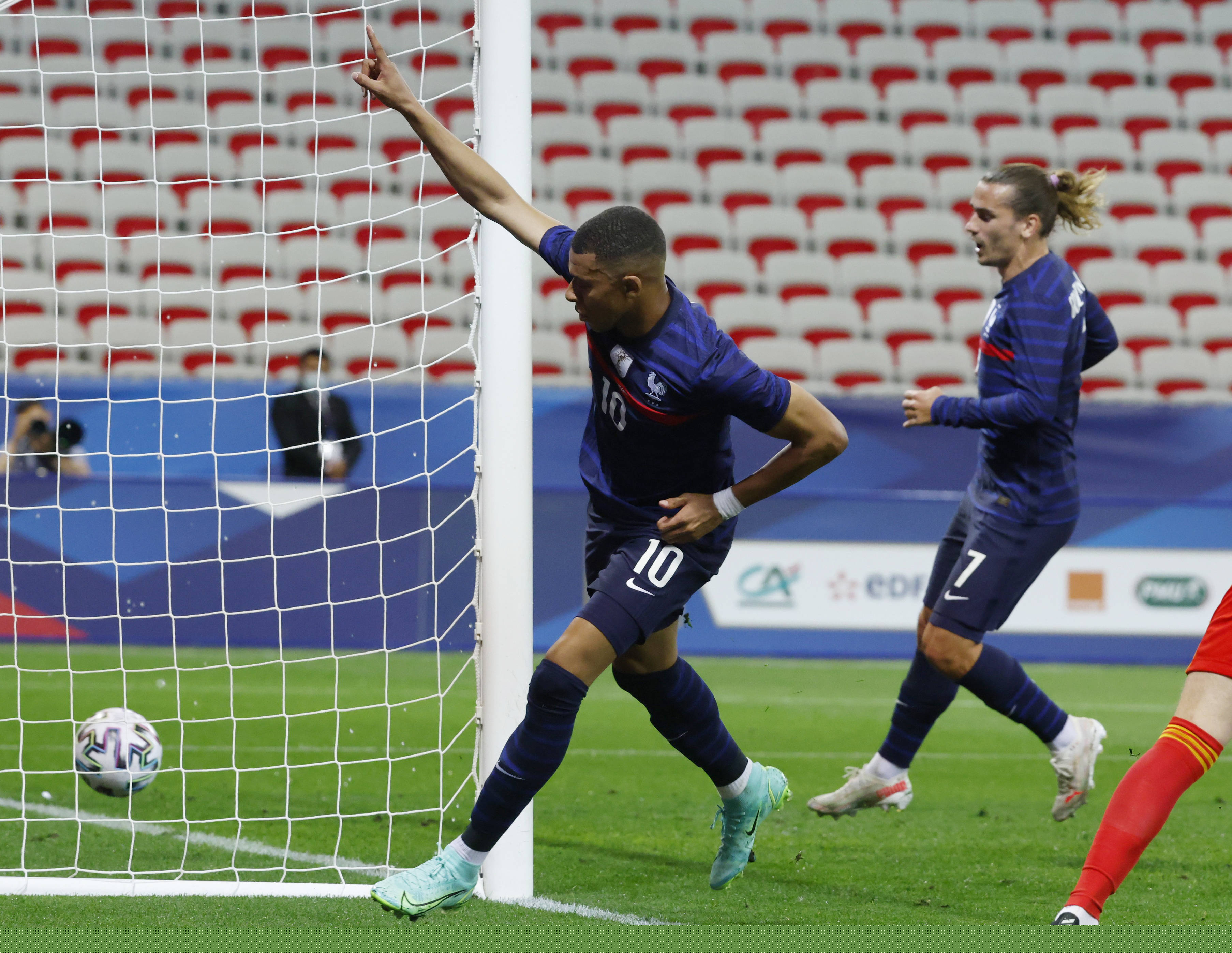 这一幕，比进球更扎心（比进球更揪心的一幕）