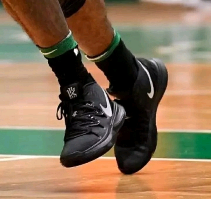 武汉三镇球员邓涵文离队加盟云南玉昆，结束本赛季征程。（武汉三镇邓涵文转会云南玉昆，本赛季就此收官）