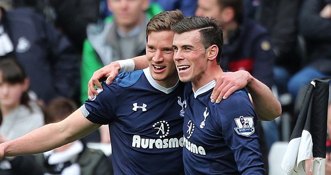 卡卢卢：斯帕莱蒂要求很高；我们可以随时切换三后卫或四后卫（卡卢卢：斯帕莱蒂要求严格，阵型可随时在三后卫与四后卫间切换）