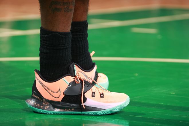 咔咔一顿扣！克里斯17中11&罚球9中6砍下28分8板4助2断（暴扣不停！克里斯17投11中、罚球9罚6中轰下28分8篮板4助攻2抢断）