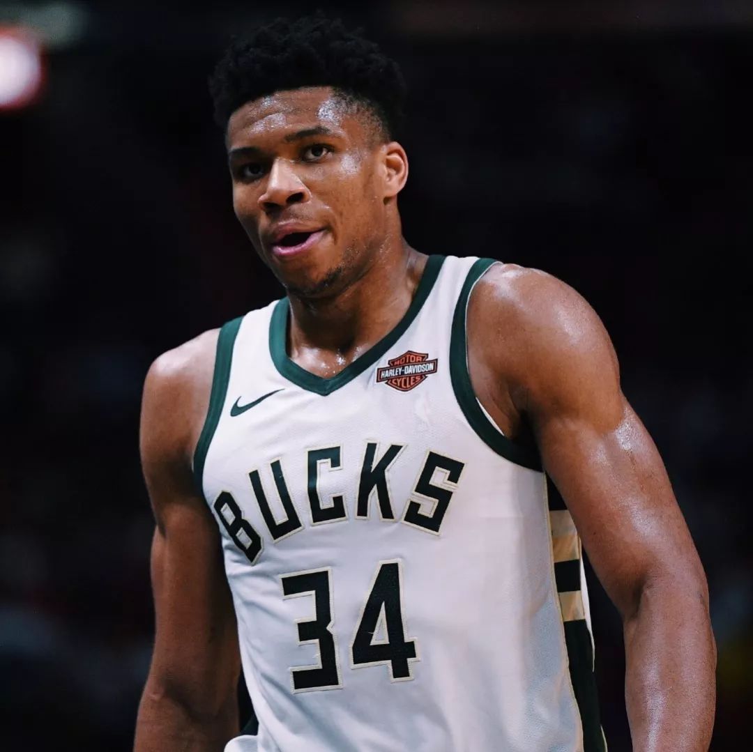 内马尔谈保级：每个人的努力都值得称赞，但桑托斯配得上更多（内马尔谈保级：人人努力值得肯定，桑托斯应得到更多）