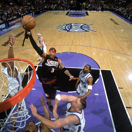 詹姆斯圣诞大战生涯篮板数达145个，升至历史第五（詹姆斯圣诞大战篮板总数达145个，位列历史第五）