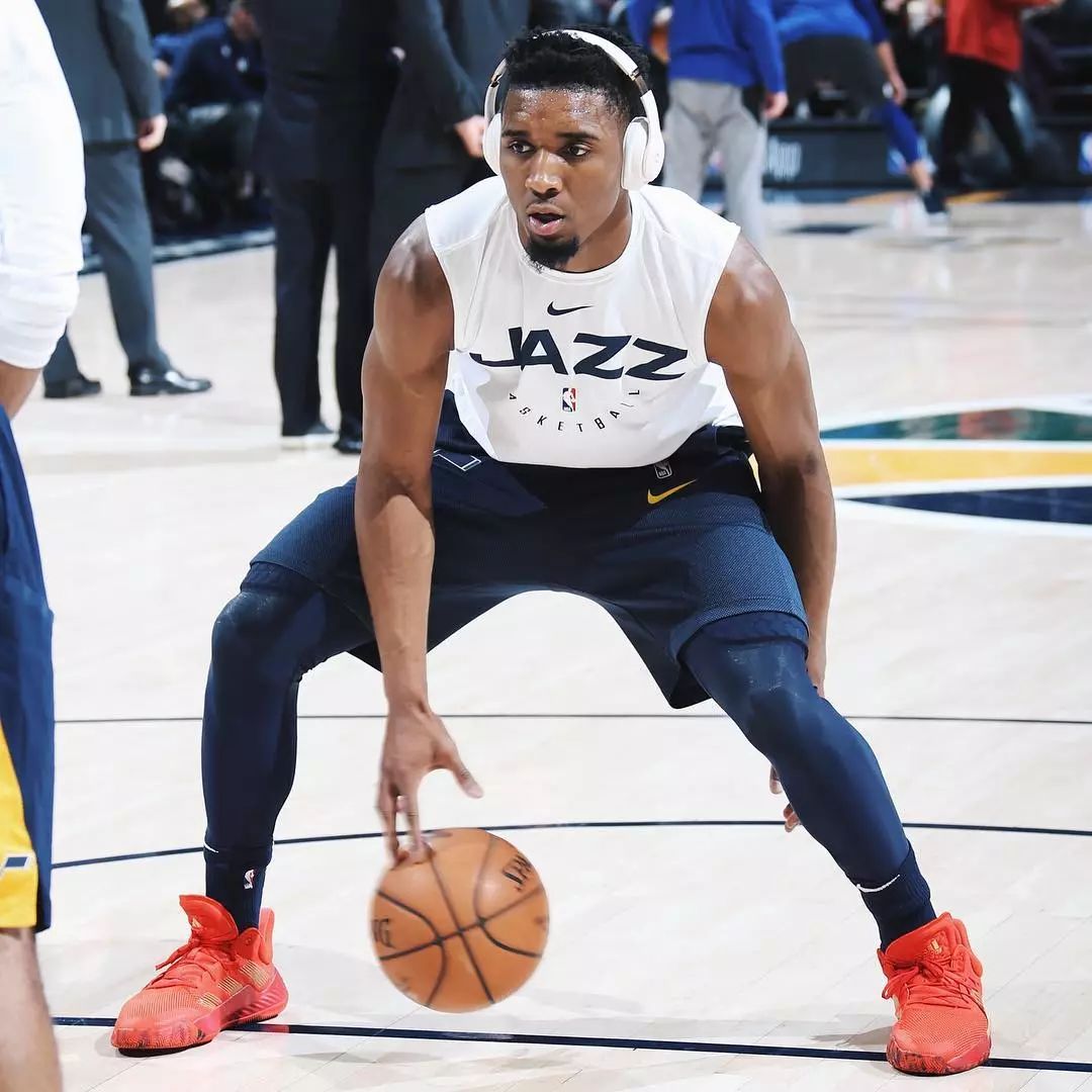 东契奇生涯30+5+5场次超越字母哥，升至历史第五（东契奇生涯30+5+5次数反超字母哥，位列历史第5）